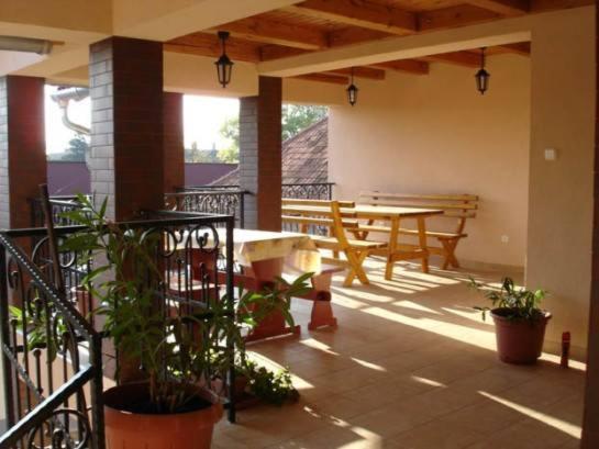 Mediterran Apartman Es Vendeghaz Hajduszoboszlo Ngoại thất bức ảnh