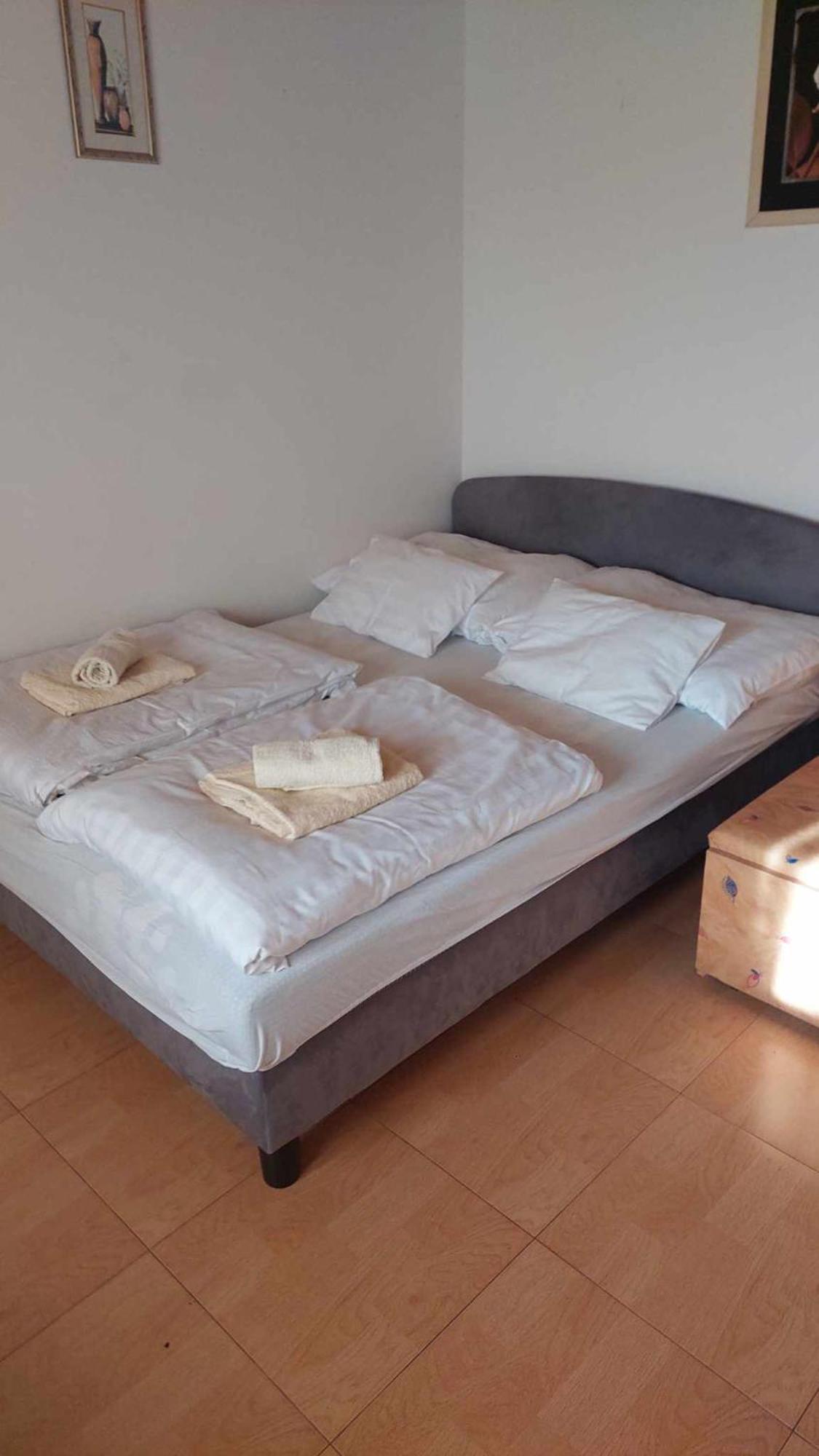 Mediterran Apartman Es Vendeghaz Hajduszoboszlo Ngoại thất bức ảnh